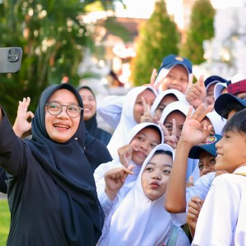 Momen Hardiknas, Bupati Ipuk Tekankan Pendidikan Anak Bukan Hanya Urusan Pemerintah