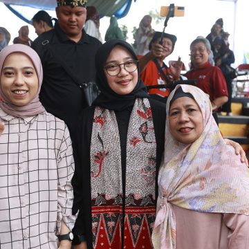 2025-05-05-gadis2 Gadis Asal Banyuwangi Jadi Dosen ITB, Ini Pesan Bupati Ipuk Fiestiandani
