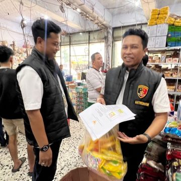 2025-05-06-sidak Sidak Sejumlah Toko Modern, Tim Polresta Banyuwangi Temukan Produk Mengandung Babi