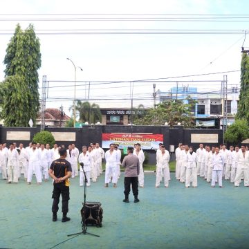 2025-05-08-polres Tingkatkan Kemampuannya, Anggota Polresta Banyuwangi Rutin Latihan Bela Diri