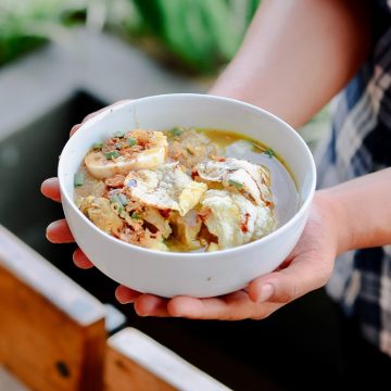 2025-05-16-soto Sah. Rujak Soto dan Kue Bagiak Sebagai Makanan Asli Banyuwangi