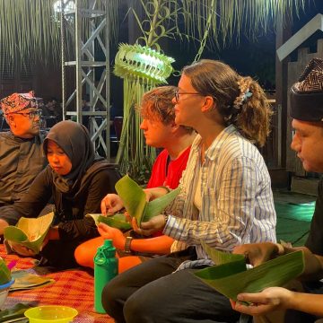 Wisatawan Mancanegara Terpikat Ritual Tumpeng Sewu Kemiren
