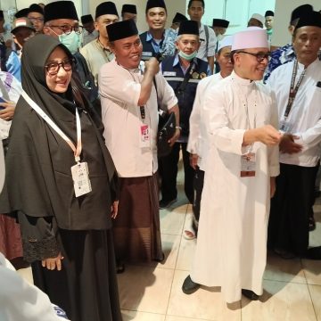 Di Mekkah, Bupati Ipuk Temui Jamaah Haji Banyuwangi. Ini Pesannya