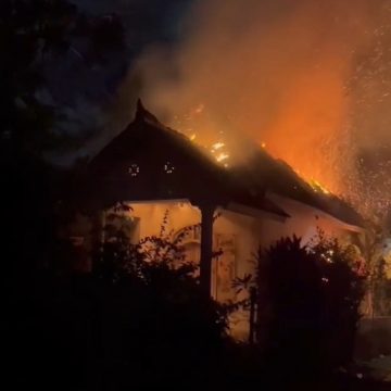 2025-06-11-kebakaran Konsleting Listrik, Rumah Warga di Desa Bomo Ludes Terbakar