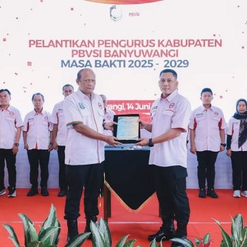 Kunker ke Mapolresta Banyuwangi, Kapolda Jatim Kukuhkan Pengurus PBVSI Kabupaten Banyuwangi