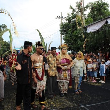 Desa Singojuruh Menasbihkan Diri Sebagai Bumi Angklung Lewat Kirab Budaya