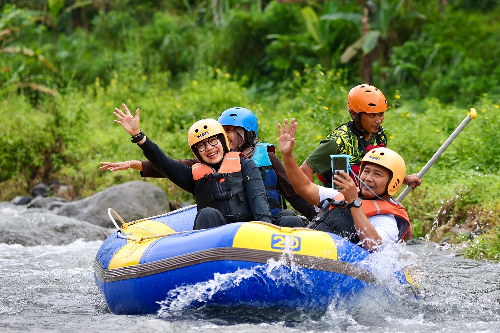 2025-06-23-sungai Melihat Keindahan Swis-nya Banyuwangi di Kaki Gunung Raung