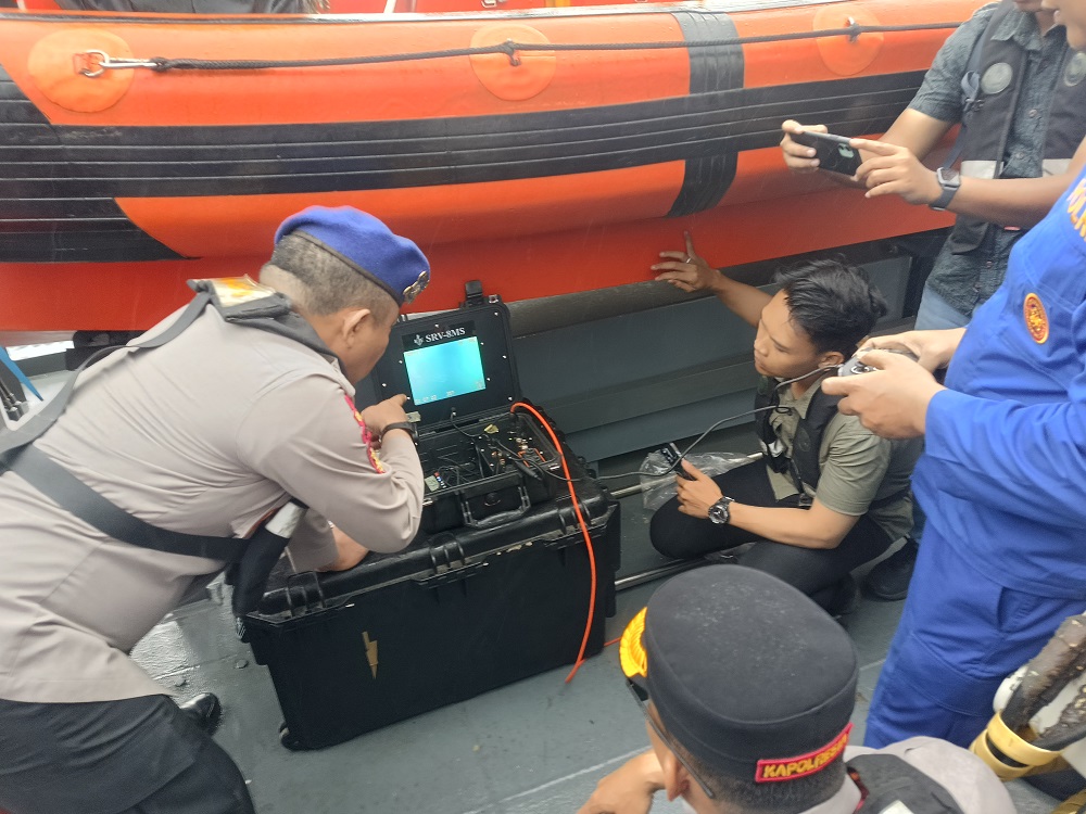 2025-07-04-drone2 Deteksi Keberadaan Bangkai KMP Tunu Pratama Jaya, Ditpolairud Kerahkan Drone Bawah Laut