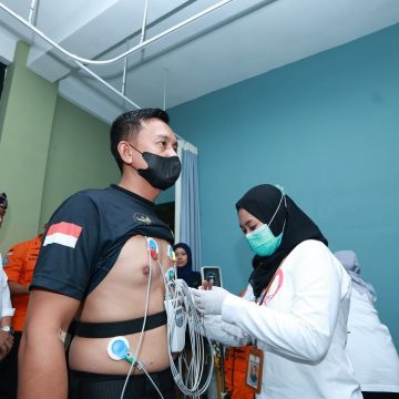 Jelang Lakukan Pencarian Korban KMP Tunu Pratama Jaya, Tim Penyelam Jalani Pemeriksaan Kesehatan di RSUD Blambangan Banyuwangi