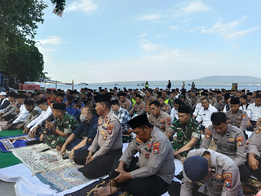 2025-07-11-ghaib Sejumlah Stakeholder Gelar Sholat Ghaib, Berharap Korban KMP Tunu Pratama Jaya Segera Ditemukan