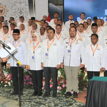 Resmi. Bupati Ipuk Fiestiandani Dikukuhkan Sebagai Personalia Apkasi