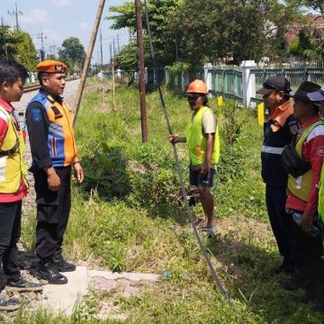 2025-07-25-kai Hindari Sangsi Hukum, KAI Warning Masyarakat Tak Bermain di Jalur Kereta Api