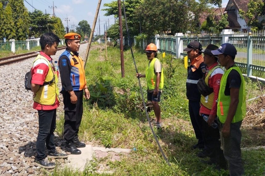 Hindari Sangsi Hukum, KAI Warning Masyarakat Tak Bermain di Jalur Kereta Api