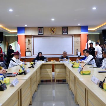 Pimpin Rakor Bersama Stakeholder Pelabuhan, Bupati Ipuk Fiestiandani Cari Solusi Kemacetan Ketapang