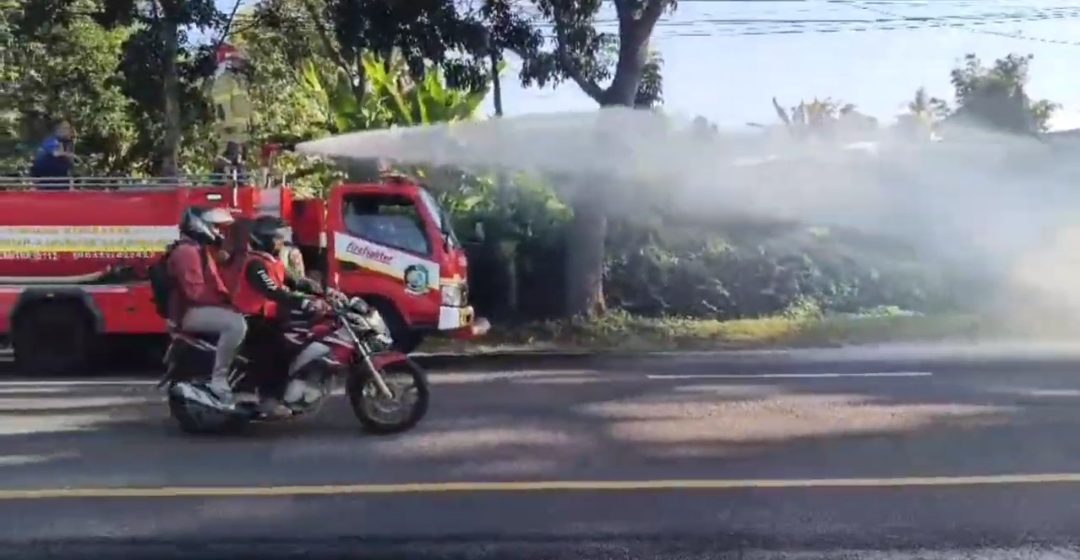 Diduga Konsleting Mesin, Sebuah Motor Terbakar di Jalan Nasional