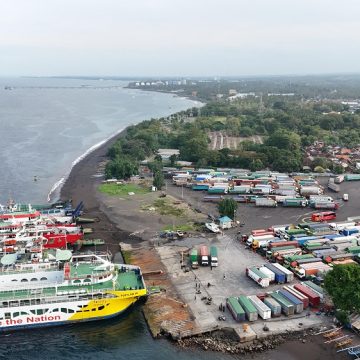 2025-08-01-asdp Antrean Kendaraan Logistik Mengular, ASDP Pastikan Layanan Penyeberangan Ketapang-Gilimanuk Aman
