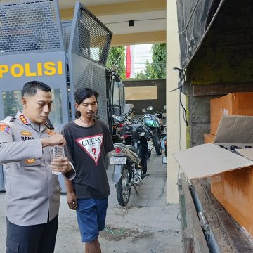 Polisi Amankan Ribuan Botol Arak yang Diselundupkan dari Bali ke Jawa