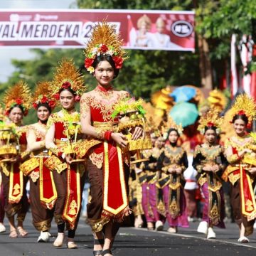Peringatan HUT ke-80 RI, Ribuan Pelajar di Banyuwangi Meriahkan Karnaval Kebangsaan