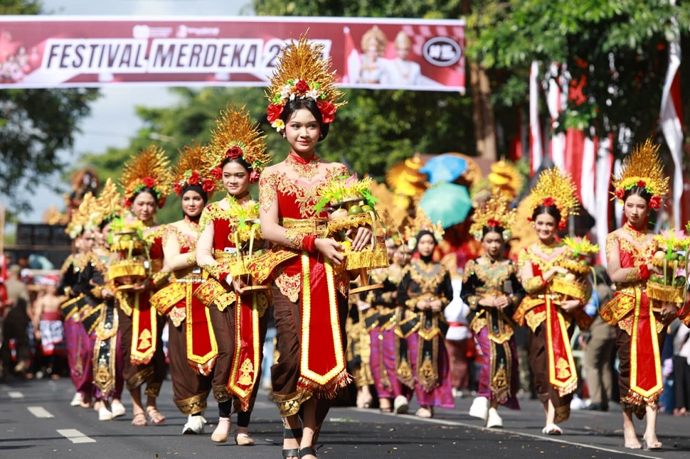 2025-08-14-karnaval Peringatan HUT ke-80 RI, Ribuan Pelajar di Banyuwangi Meriahkan Karnaval Kebangsaan