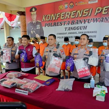 Tangkap 10 Tersangka, Satnarkoba Polresta Banyuwangi Amankan 4,4 Kg Sabu dan 4 Ribu Ekstasi