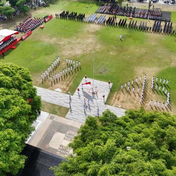 Upacara Peringatan Kemerdekaan RI di Banyuwangi Dimeriahkan Tari Kolosal dan Atraksi Dirgantara