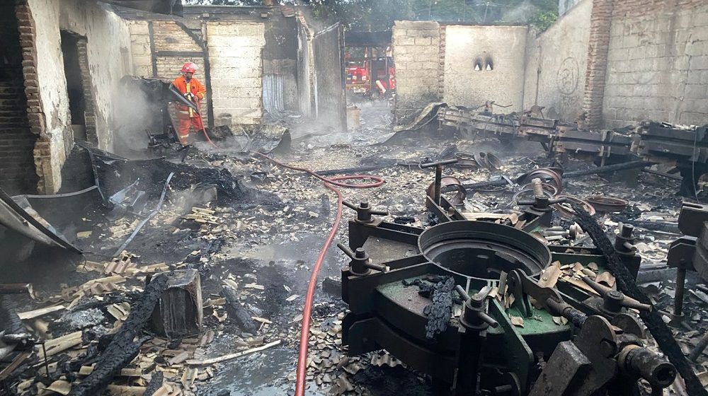 Rumah Gandeng Bengkel Tambal Ban di Banyuwangi Ludes Terbakar