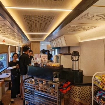 Berarsitektur Modern, Dari Makan hingga Ibadah, Semua Tersedia di Kereta Makan KA Blambangan Ekspres