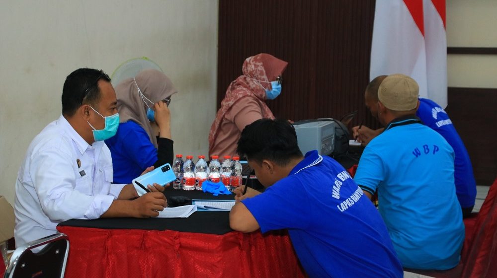Sebanyak 900 Lebih Warga Binaan Lapas Banyuwangi Jalani Skrining TBC