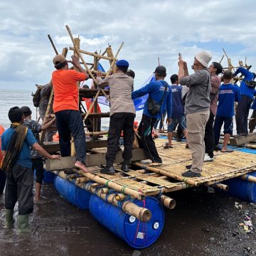 “Fish Bank” Ditenggelamkan, Pemkab Banyuwangi Dukung Upaya Konservasi Ekosistem Laut