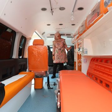 Bupati Ipuk Kembali Serahkan 7 Ambulans ke Puskesmas Untuk Tingkatkan Layanan Kesehatan