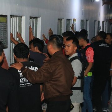 2025-09-30-lapas2 Pastikan Bebas dari Barang Terlarang, Kamar Hunian Warga Binaan Lapas Banyuwangi Digeledah