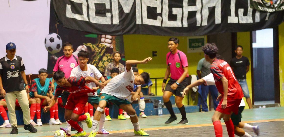 Hadiri Final Futsal Dandim Cup 2 Banyuwangi, Ini Pesan Bupati Ipuk untuk Anak Muda