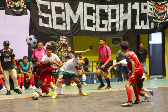 Hadiri Final Futsal Dandim Cup 2 Banyuwangi, Ini Pesan Bupati Ipuk untuk Anak Muda