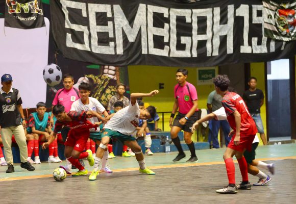 Hadiri Final Futsal Dandim Cup 2 Banyuwangi, Ini Pesan Bupati Ipuk untuk Anak Muda
