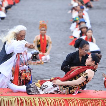 Ikuti Prosesi Meras Gandrung di Banyuwangi, Penari Diaspora dari Papua hingga Amerika Merinding