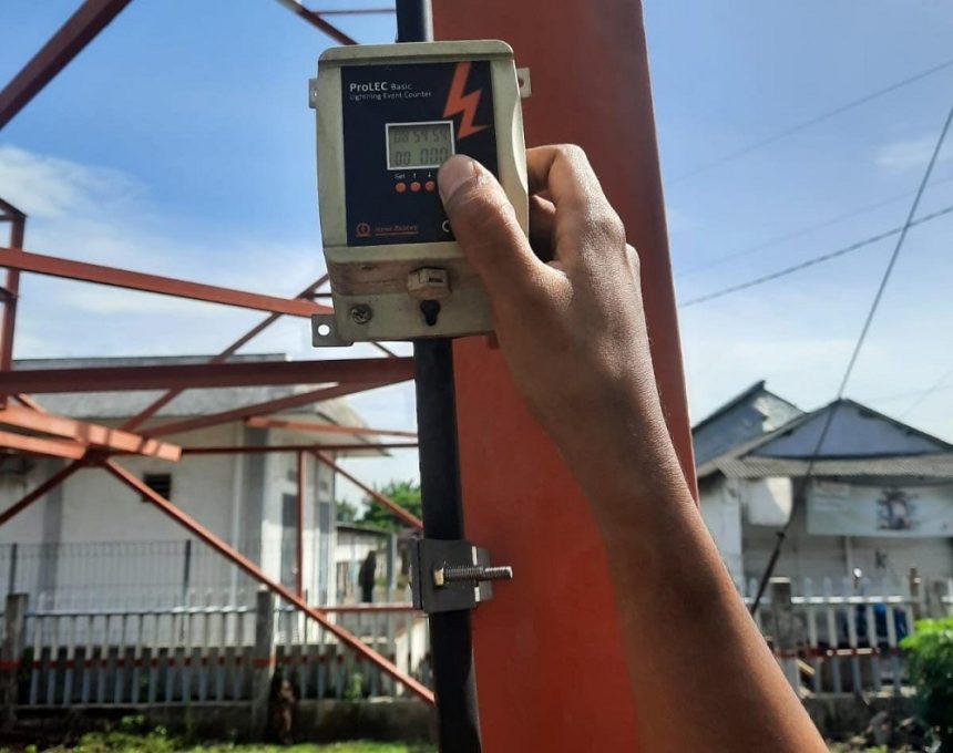Tunjang Keselamatan Perjalanan Kereta Api, KAI Daop 9 Jember Perkuat Sistem Persinyalan dan Telekomunikasi dengan Proteksi Petir dan Grounding