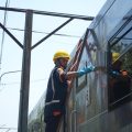 Tak Terlihat : Petugas Cuci Kereta, Pahlawan di Balik Bersihnya Kereta