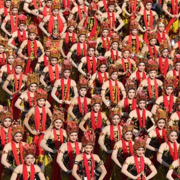 Ratusan Penari Luar Kota Ramaikan Seni Kolosal Gandrung Sewu 2025