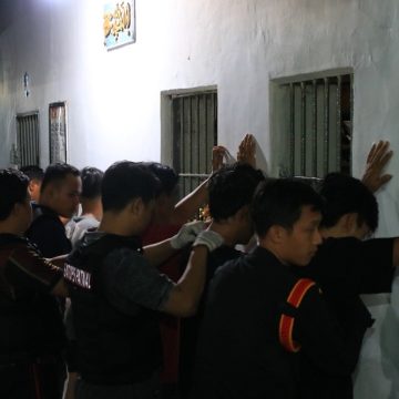 2025-10-13-lapas Bersama TNI-Polri, Lapas Banyuwangi Geledah Kamar Hunian dan Warga Binaan Dites Urine