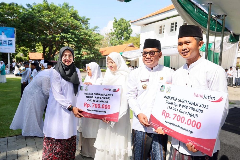 2025-10-22-ngaji Momen Hari Santri, Bupati Ipuk Salurkan Insentif untuk 14 Ribu Guru Ngaji