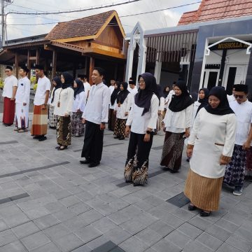 Peringati Hari Santri, ASN Banyuwangi Wajib Pakai Sarung dan Peci Selama Tiga Hari 