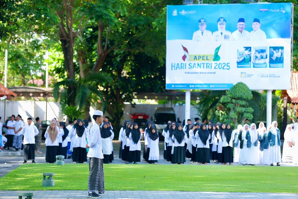 2025-10-22-upacarasantri Peringatan Hari Santri Nasional, Bupati Ipuk : Santri Penjaga Kemerdekaan dan Penggerak Kemajuan