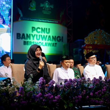 Puncak Hari Santri 2025, Ribuan Warga Sholawatan Bersama untuk Keberkahan Banyuwangi 
