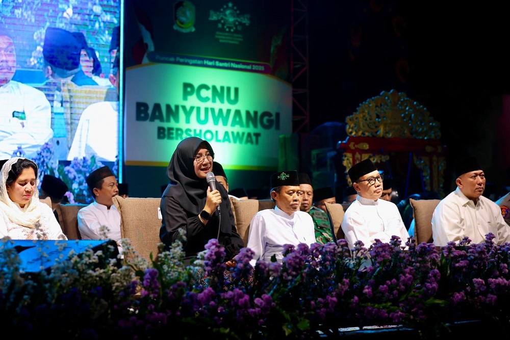 2025-10-23-sholawat Puncak Hari Santri 2025, Ribuan Warga Sholawatan Bersama untuk Keberkahan Banyuwangi