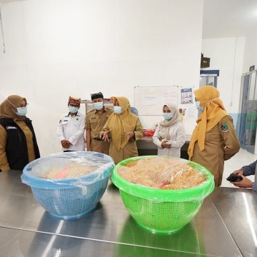 Cek SPPG, Bupati Ipuk Ingatkan SOP dan Higienitas Makanan MBG