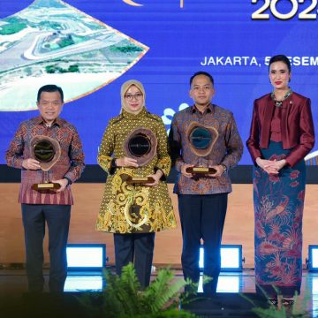 Berkontribusi Besar pada Pariwisata Indonesia, Bupati Ipuk Raih Most Inspiring Tourism Leader dari Kemenpar