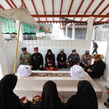 Hari Jadi Banyuwangi ke 254, Bupati Ipuk dan Forkopimda Ziarah ke Makam Bupati Terdahulu 