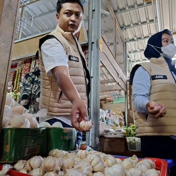 Pantau Stok Bahan Pokok Jelang Nataru, Satgas Pangan Sidak Pasar Tradisional