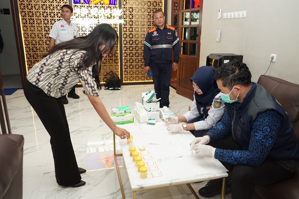 2025-12-24-kai Langkah Preventif KAI Daop 9 Jember, Gandeng BNN Lakukan Tes Urin Mendadak untuk Crew KA