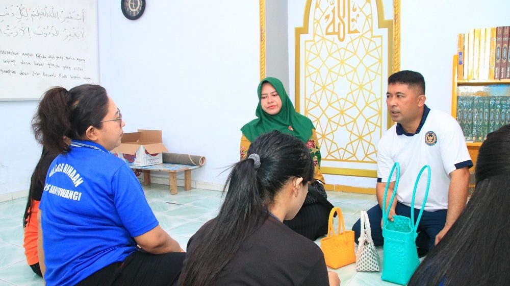 Lapas Banyuwangi Bekali Warga Binaan Perempuan Keterampilan Anyaman Kreatif untuk Pulihkan Rasa Percaya Diri